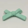 Fiocco in silicone dettaglio, accessorio fai da te verde chiaro per cover e mollette per capelli. - Fiocco / Verde