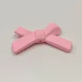 Ciondolo fiocco in silicone rosa, accessorio fai da te grazioso per cover telefono e dettagli. - Fiocco / Rosa