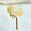 Gold Acryl Happy Teachers Day Kuchendekoration Detailansicht, ideal für Schulparty Desserts. - Alles Gute zum Lehrertag / Gold