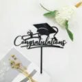 Schwarzer Acryl Abschluss Tortenaufleger Detail mit Congratulations Schriftzug und Kappe. - Abschlussfreude Schwarz 02 Stil / 1.3MM Dicke / Schwarz