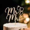 Décoration de gâteau Mr et Mrs en bois pour mariage, fiançailles et fête romantique. - Bois (Largeur Environ 9CM) / Épaisseur 2.5MM Style Bague Diamant
