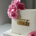 Topper per torta Buon Compleanno in acrilico dorato, dettaglio elegante per dolci. - Decorazione Torta Buon Compleanno Oro 02 / 1.3mm di Spessore, circa 10cm di Larghezza