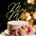 Vue detaillee du topper de gateau de mariage Mr & Mrs en acrylique dore pour la fete de mariage. - Acrylique Or (Largeur Environ 9CM) / Épaisseur 1.3MM Style MR&MRS 02