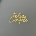 Dettaglio cake topper Feliz Cumple in acrilico dorato, prezioso accessorio festa. - Buon Compleanno Spagnolo Stile 4 / Larghezza circa 7CM