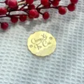 Goldener Acryl Kuchendecker mit Gong Xi Fa Cai Text, perfekt für Neujahrs-Party-Dessertdekorationen. - Gewellt Gong Xi Fa Cai Gold