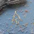 Detalle de decoración de tarta de árbol de Navidad en acrílico dorado muy festivo. - Corte Árbol de Navidad / Ancho aprox. 5CM