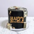 Vue détaillée de la décoration de gâteau d'anniversaire noire et dorée avec des billets. - Or Happy Birthday 4 / 1.3mm (Largeur Environ 8cm)