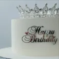 Gros plan sur la décoration de gâteau acrylique argentée et la couronne de cristal brillante. - Argent Happy Birthday 9 / 1.3mm (Largeur Environ 8cm)