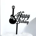 Primer plano detalle de decoracion de pastel de cumpleanos guitarra musica acrilico. - Estilo Bajo / Ancho Aprox 10CM (Espesor 1,3MM) / Negro