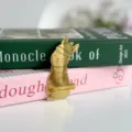 Goldene Acryl süße Kaninchen Tier Torte Topper Detailaufnahme, elegante Desktop Dekoration. - Weihnachtsmütze Hase / 1.3mm Dicke (Breite ca. 4cm) / Gold