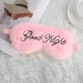 Rosa Plüsch Schlafmaske mit Guten Nacht Stickerei, weiche Kunstfell Schlafbinde für gemütliche Ruhe. - Good Night Stil / Rosa