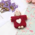 Weihnachten DIY Filz Puppe Zubehör, roter Pullover mit weißem Herz, Holzkopf Deko Ornament. - Mädchenhaftes weißes Herz