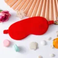 Rote einfarbige Schlafmaske mit Verdunklung und atmungsaktivem Stoff fuer angenehmen Schlaf. - Rot
