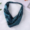 Dunkelgrünes Satin-Haarband für Damen, breites gekreuztes Stirnband für den Alltag. - Dunkelgrün