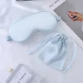 Hellblaue Kunstseide Schlafmaske mit Aufbewahrungsbeutel, tragbare weiche Reise-Schattenmaske. - Frisches Blau