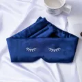 Máscara de dormir de seda azul oscuro con lindo estampado de pestañas, doble capa suave. - Azul marino