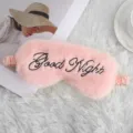 Pluesch rosa Schlaf-Augenmaske mit Good-Night-Bestickung, weiche bequeme Verdunkelung. - Good Night Stil / Altrosa