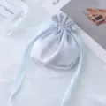 Sacchetto con coulisse in raso azzurro per confezione regalo gioielli custodia antipolvere. - Blu Chiaro
