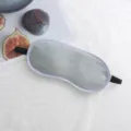 Comoda mascara de dormir gris solida supersuave de cristal con banda elastica para reposar. - Gris