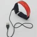 USB oplaadbare LED glow armband, reflecterende veiligheidsarmband voor nachthardlopen buitensporten. - Rood
