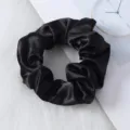 Zwarte Satijnen Haarelastiek Zijdezachte Haarband Elegante Haaraccessoire voor Dames Dagelijks - Zwart