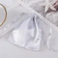 Silberner Satin Kordelzugbeutel, eleganter Schmuck und Kosmetik Aufbewahrungsbeutel, weich. - Silber