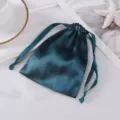 Dunkelgrüner Seiden Kordelzugbeutel, elegante Satintasche für Schmuck und Kosmetik Accessoires. - Dunkelgrün