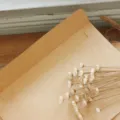 Enveloppe minimaliste vintage en papier kraft, style occidental uni pour cartes postales. - Papier kraft
