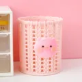 Niedlicher rosa gewebter Stiftehalter mit Schweinchen Design fuer Schreibtisch und Pinsel. - Schwein