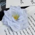 Exquisita cabeza de flor de rosa artificial azul para guirlanda de boda y decoración. - Azul claro