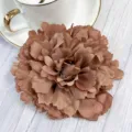 Prachtige kunststof pioenen stoffen bloemhoofd voor huwelijksfeest en huisdecoratie. - Koffiekleur