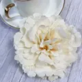Kunstmatige witte pioenroos voor huwelijksdecoratie, fotorekwisieten en bloemstukken. - Crèmewit
