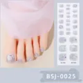 Vista detallada de pegatinas de uñas de los pies en gel semicurado con flores moradas. - BSJ-0025 / Pegatinas + Caja + Toallita de Alcohol + Lima + Palo de Madera
