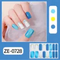 Vista detallada de pegatinas de uñas con degradado azul y purpurina conchas de 16. - Estilo Océano de Verano(ZE-0728)