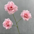 Künstlicher rosa Rosenzweig mit 3 Blütenköpfen für Heimdekoration und Blumenarrangements. - Ganz Rosa