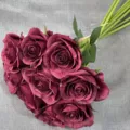 Künstlicher 9-Kopf Rosenstrauß künstliche Blumen für Hochzeit Deko Hintergrund Styling Detail. - Burgunderrot