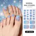 Détail d'autocollants d'ongles d'orteils avec dégradé bleu, paillettes, étoiles et planche entière. - ZF-0378