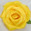 Künstlicher gelber Rosenblütenkopf für DIY-Kränze, Hoteldekoration und Blumenarrangements. - Gelb
