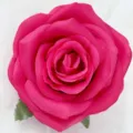 Künstlicher großer rosa Rosenblütenkopf für DIY Girlanden, Hoteldeko und Blumenarrangements. - Fuchsia