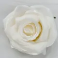 Weißer künstlicher Rosenblütenkopf für Kränze, Hoteldeko und DIY handgemachte Blumenbastelarbeit. - Creme