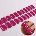 Gros plan sur les bandes d'ongles en gel unies sans UV avec une belle finition brillante. - Style Uni Brillant (BSA-0208) / Ensemble Standard