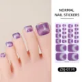 Vista detallada de pegatinas de uñas de los pies con purpurina morada y efecto ojo. - Brillo Ojo de Gato Púrpura (ZXJ-0174)