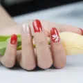 Adesivi per unghie con glitter rossi e margherite bianche, variante manicure brillante 3D. - Adesivo per Unghie Sfumato (ZK-0015)