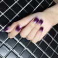 Stupendi adesivi per unghie con glitter sfumati viola, facili da applicare e impermeabili. - Adesivo per Unghie Sfumato (ZK-0005)