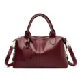Sac a main Boston en cuir bordeaux pour femme, elegante bandouliere chic et pratique. - Rouge