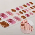 Λεπτομέρεια αυτοκόλλητων νυχιών ποδιών UV gel, καφέ και ροζ ντεγκραντέ με χρυσό σχέδιο. - Στυλ BSJ-0011