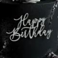 Acryl Happy Birthday Tortenaufleger silber Schriftzug Party Deko Desserttisch - Künstlerischer Schriftstil 06 / Breite ca. 10 cm (Dicke 1,3 mm) / Silber