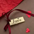 Etiqueta Love de acrílico con cinta de terciopelo, decoración ideal para pastel de San Valentín. - Etiqueta Love Marcada N.º 2 / Ancho aprox. 5CM / Dorado