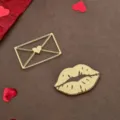 Valentine day gold envelope lips cake topper love heart party dessert decoration detail view - Envelope and Lip Two-Piece Style / Approx Width 4.5cm