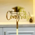 Goldener Acryl Tortenaufsatz mit Abschluss Motiv und Congrats Text für Party Dekoration. - Goldener Doktorhut